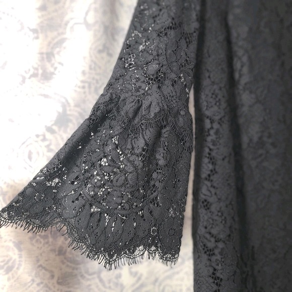 NWT Banana Republic Lace Shift Dress Womens Size 4 Black Bell Sleeve Scalloped - Picture 3 of 7